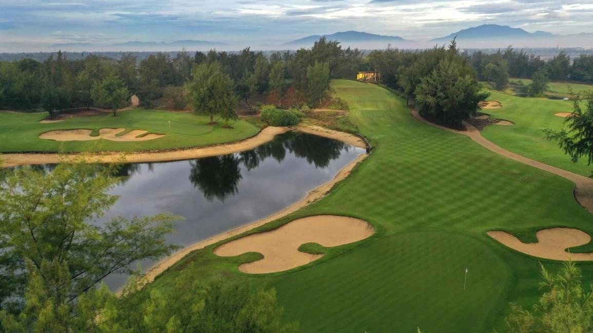 One Day Golf Tour to Montgomerie Links Golf Club from Da Nang